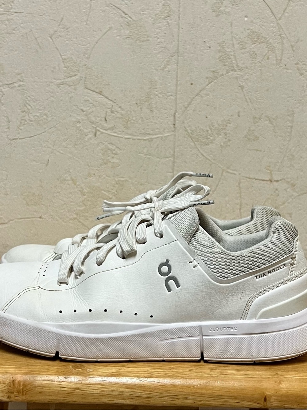 On Men's The Roger Advantage sneakers Sz 9